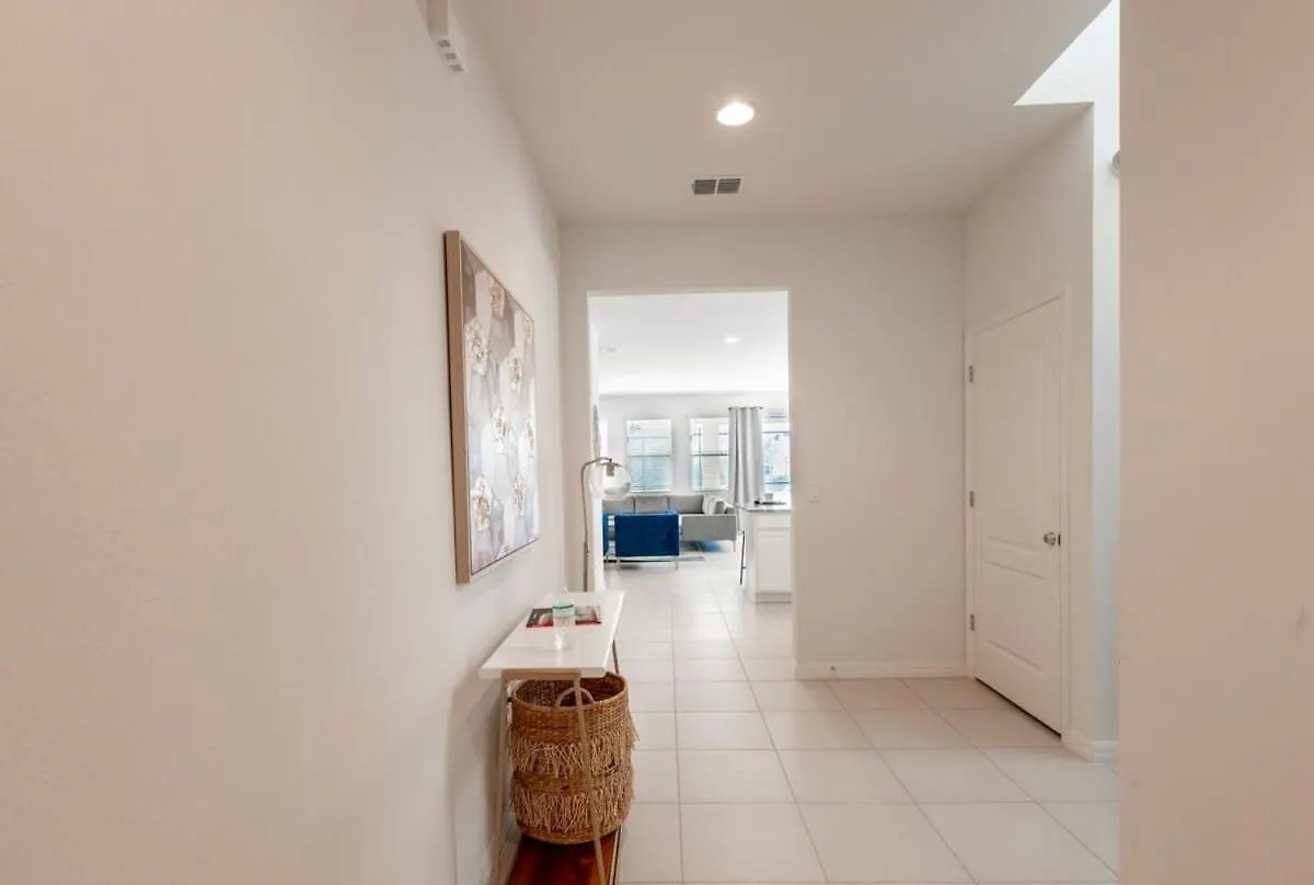 Relaxing Pool Home Great Location-5268Oa Davenport